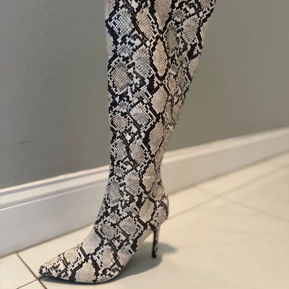 Snakeskin Pattern Knee-High Women's Boots - Picture 3 of 4